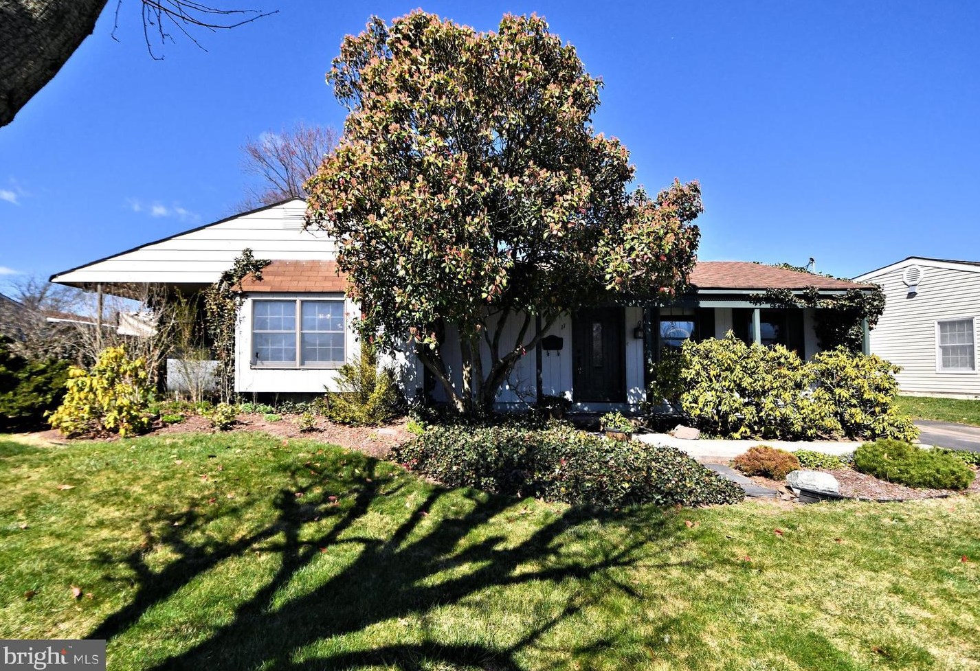 11 Spiral Ln, Levittown, PA 19055-2012