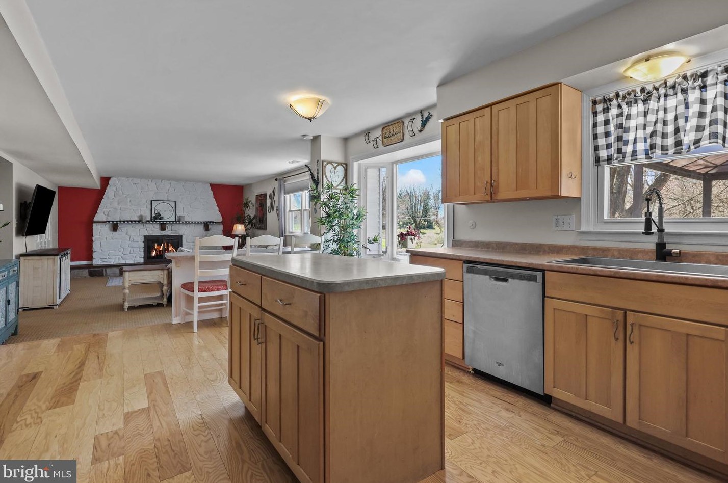 2 Elizabeth Ln, Southampton PA  18954-1011 exterior