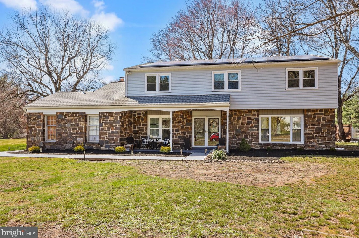2 W Elizabeth Ln, Southampton, PA 18954
