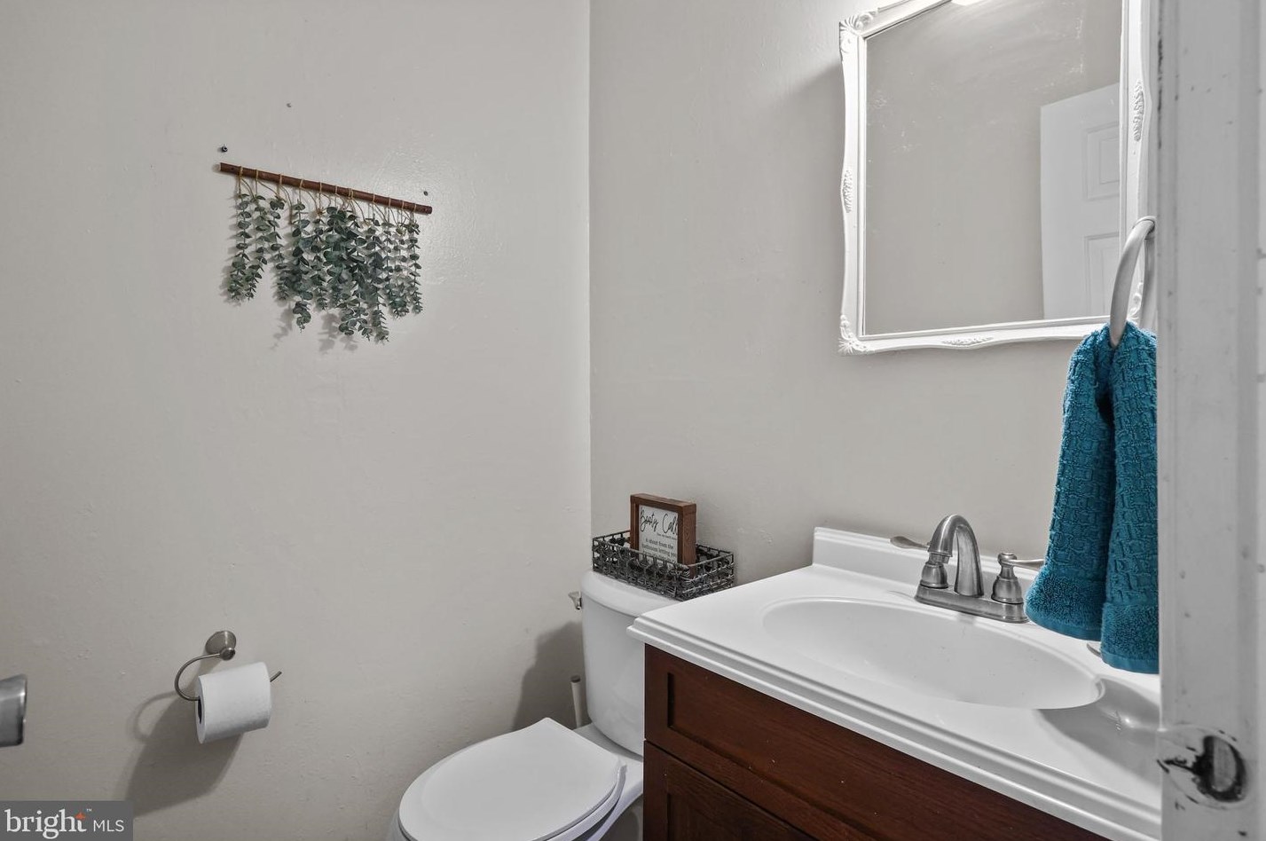 2 Elizabeth Ln, Southampton PA  18954-1011 exterior