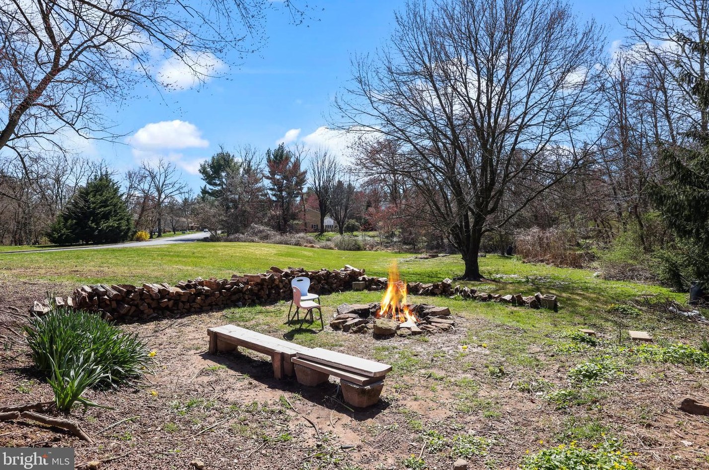 2 Elizabeth Ln, Southampton PA  18954-1011 exterior