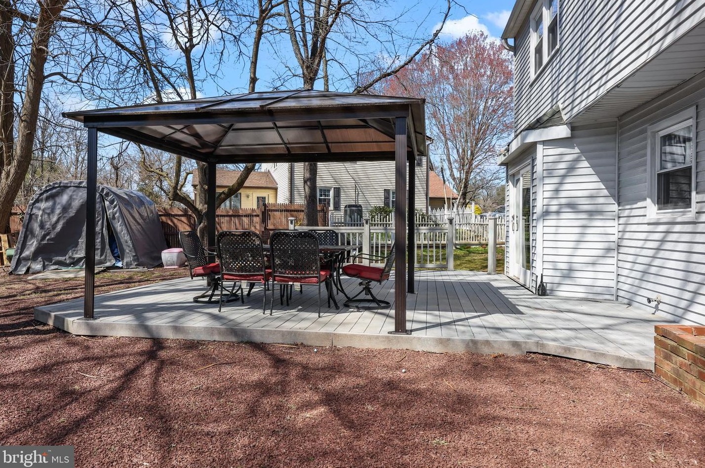 2 Elizabeth Ln, Southampton PA  18954-1011 exterior