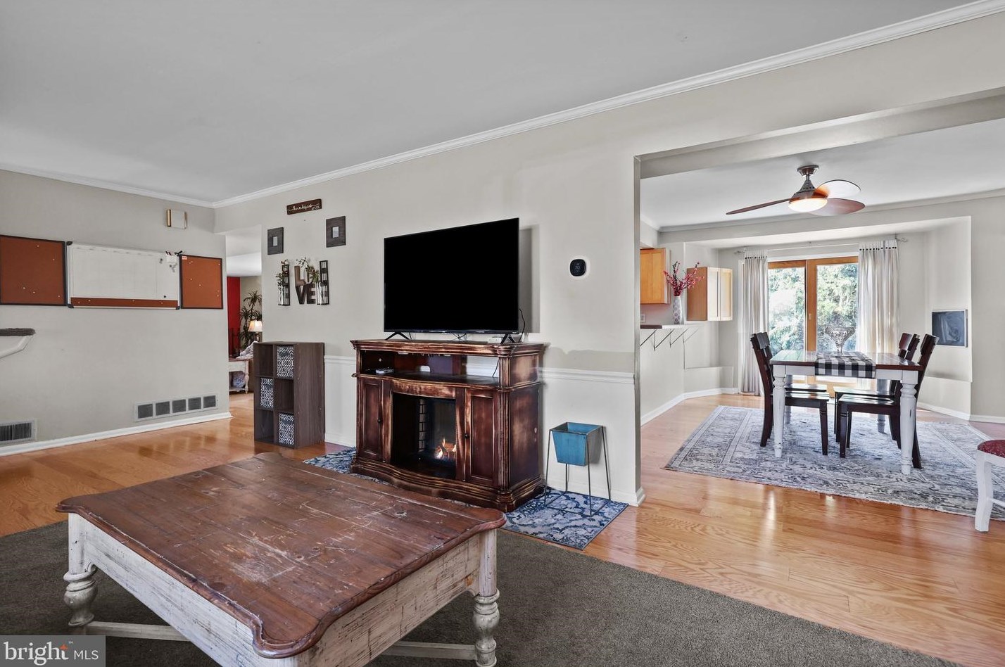 2 Elizabeth Ln, Southampton PA  18954-1011 exterior