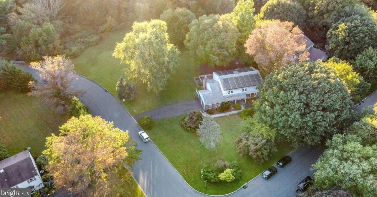 2 Elizabeth Ln, Southampton PA  18954-1011 exterior