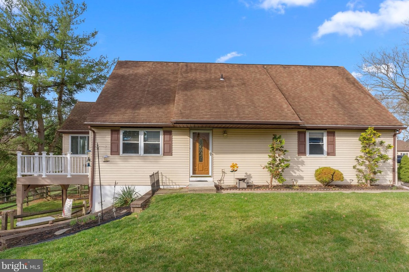 60 King Charles Ln, Upper Makefield PA  18940-2312 exterior