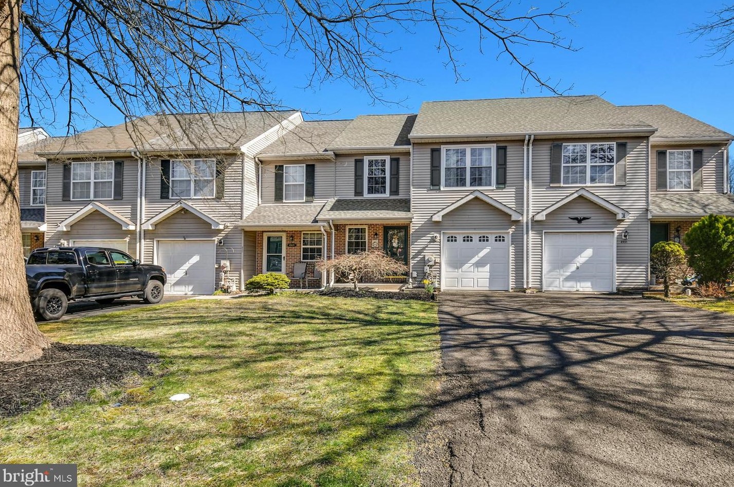 4933 Tall Cedar Ct, Pipersville, PA 18947