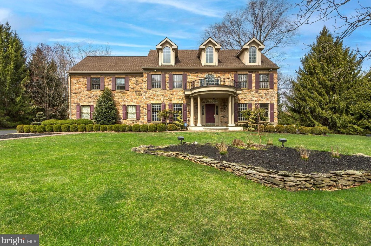 4940 Danielle Dr, Gardenville, PA 18902