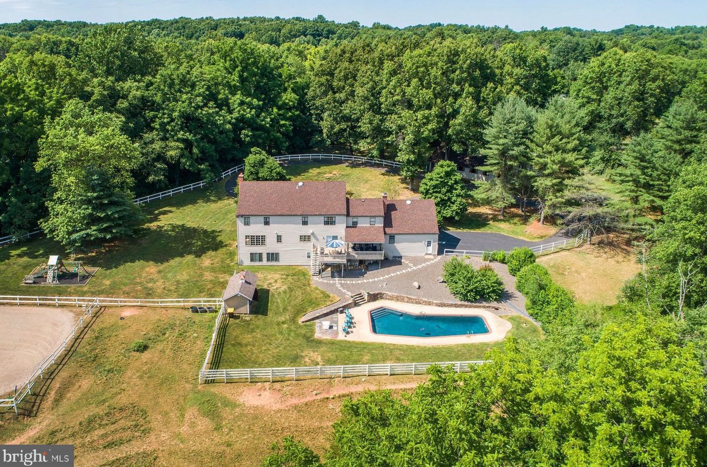 3041 Holicong Rd, Gardenville, PA 18902