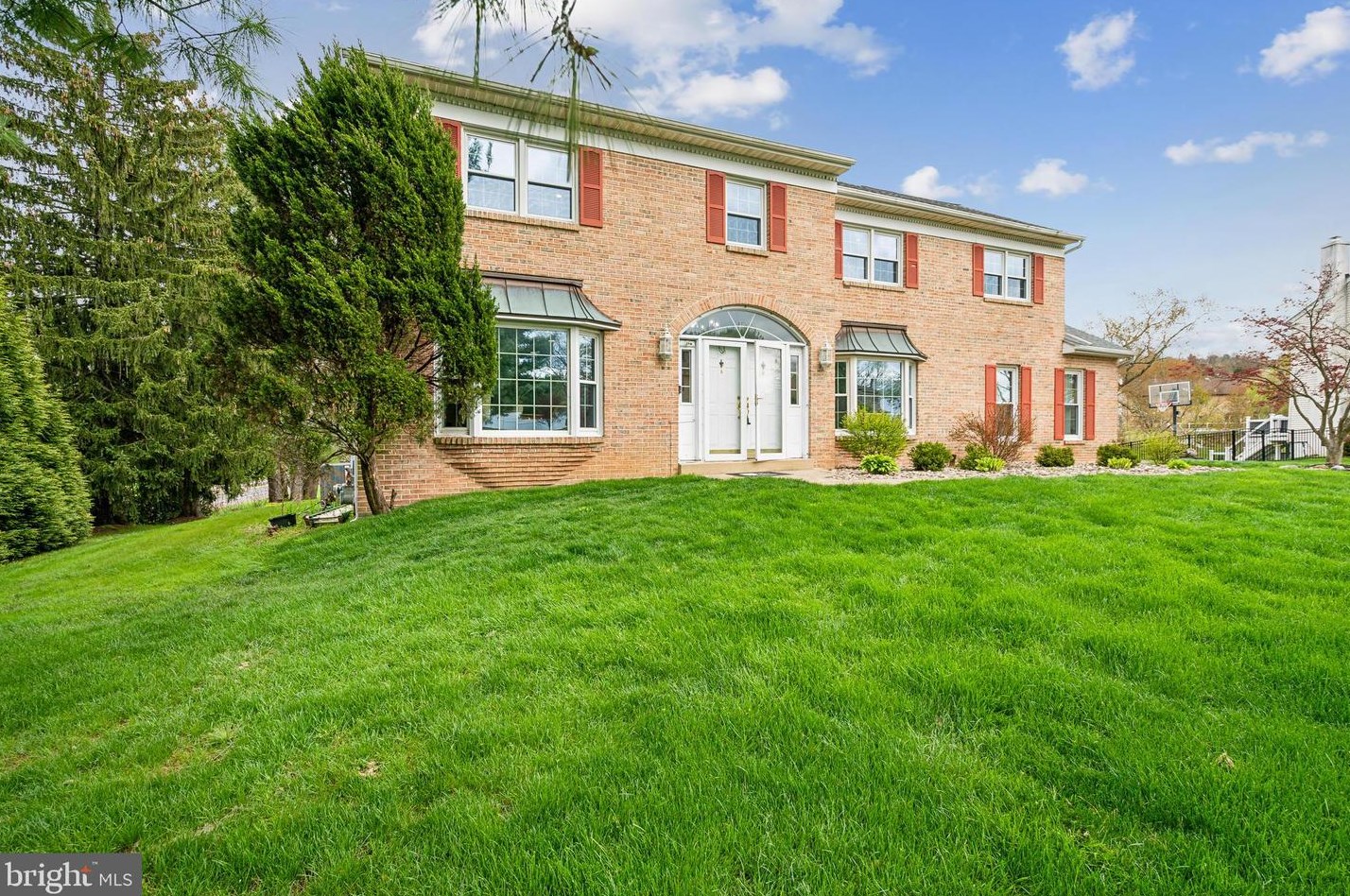 202 Nicklaus Dr, Gardenville, PA 18901