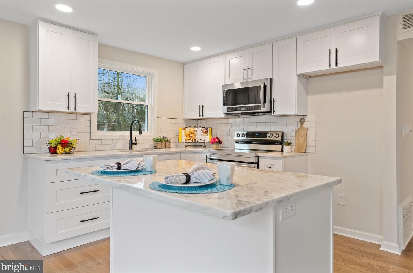 2212 Liberator St, Levittown, PA 19057-4141
