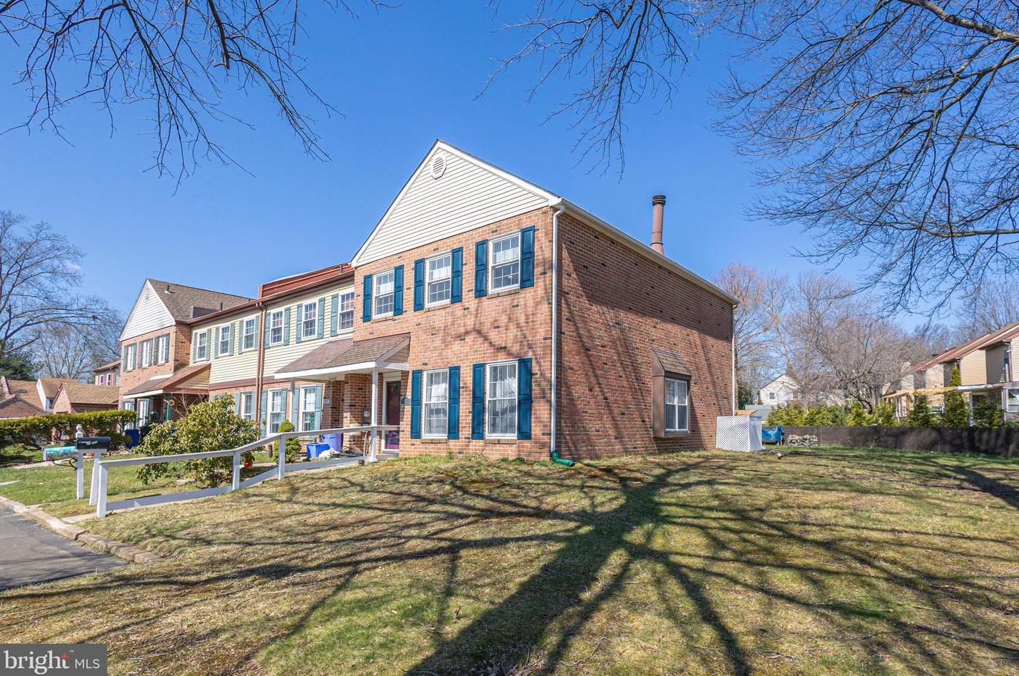 208 Farleigh Ct, Langhorne, PA 19047-1653