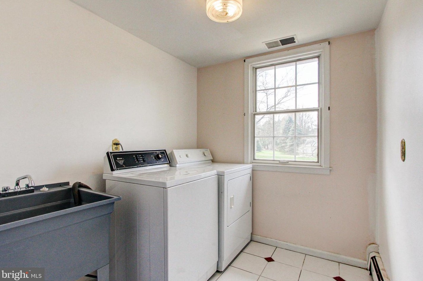 40 Pinevale Rd, Gardenville PA  18901-2120 exterior