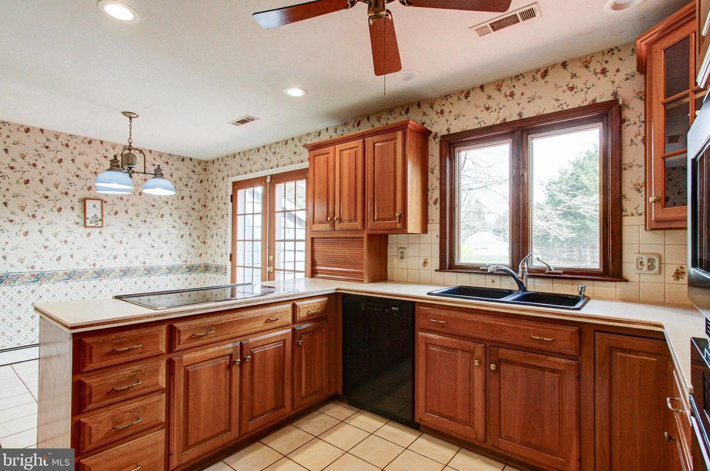 40 Pinevale Rd, Gardenville PA  18901-2120 exterior