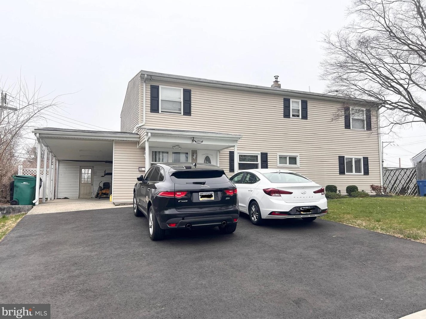 122 Idlewild Rd, Levittown, PA 19057