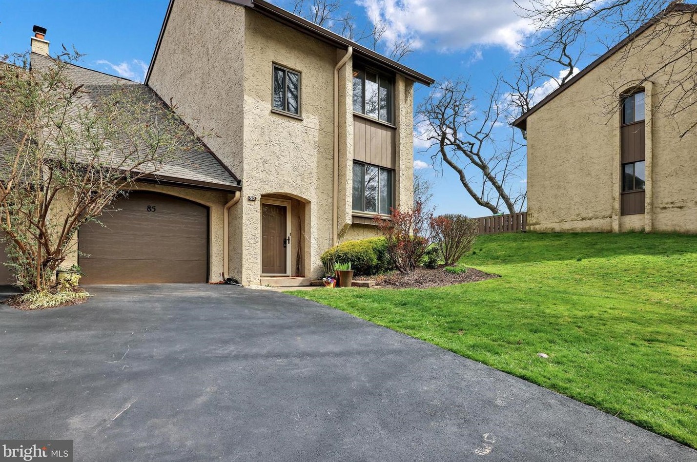 85 Golf Club Dr, Langhorne, PA 19047