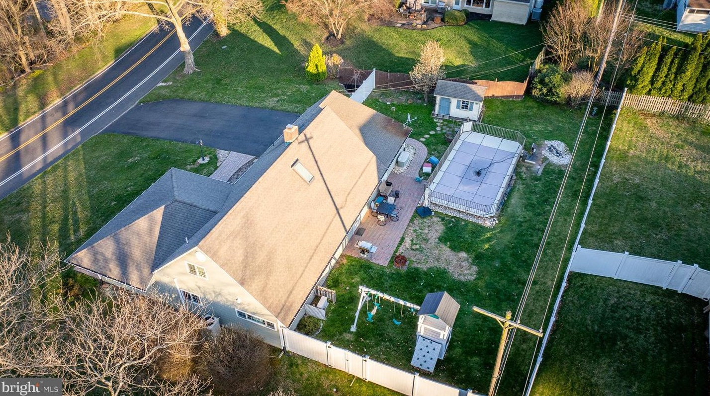 247 Snowball Dr, Levittown PA  19056-1723 exterior