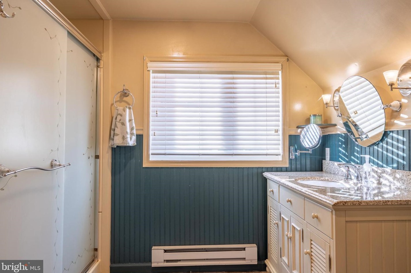 247 Snowball Dr, Levittown PA  19056-1723 exterior