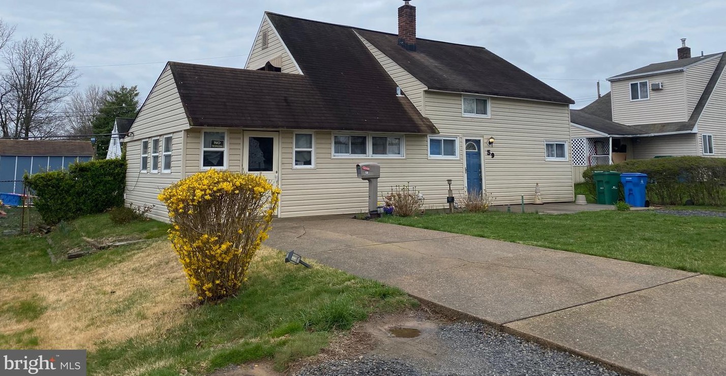 59 Hollyhock Ln, Levittown, PA 19055-1319