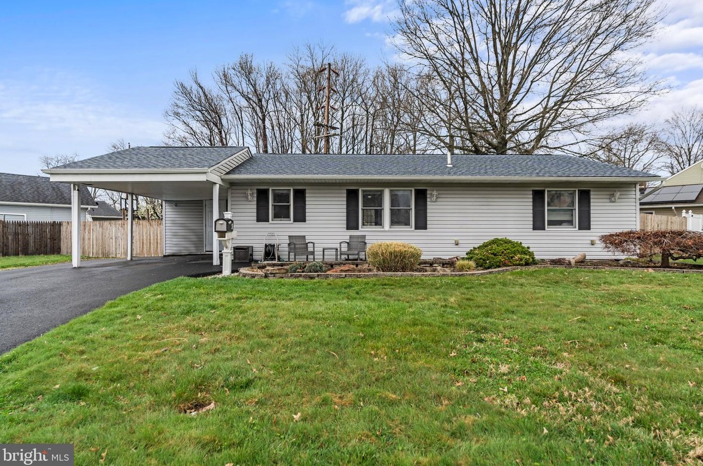 91 Border Rock Rd, Levittown, PA 19057