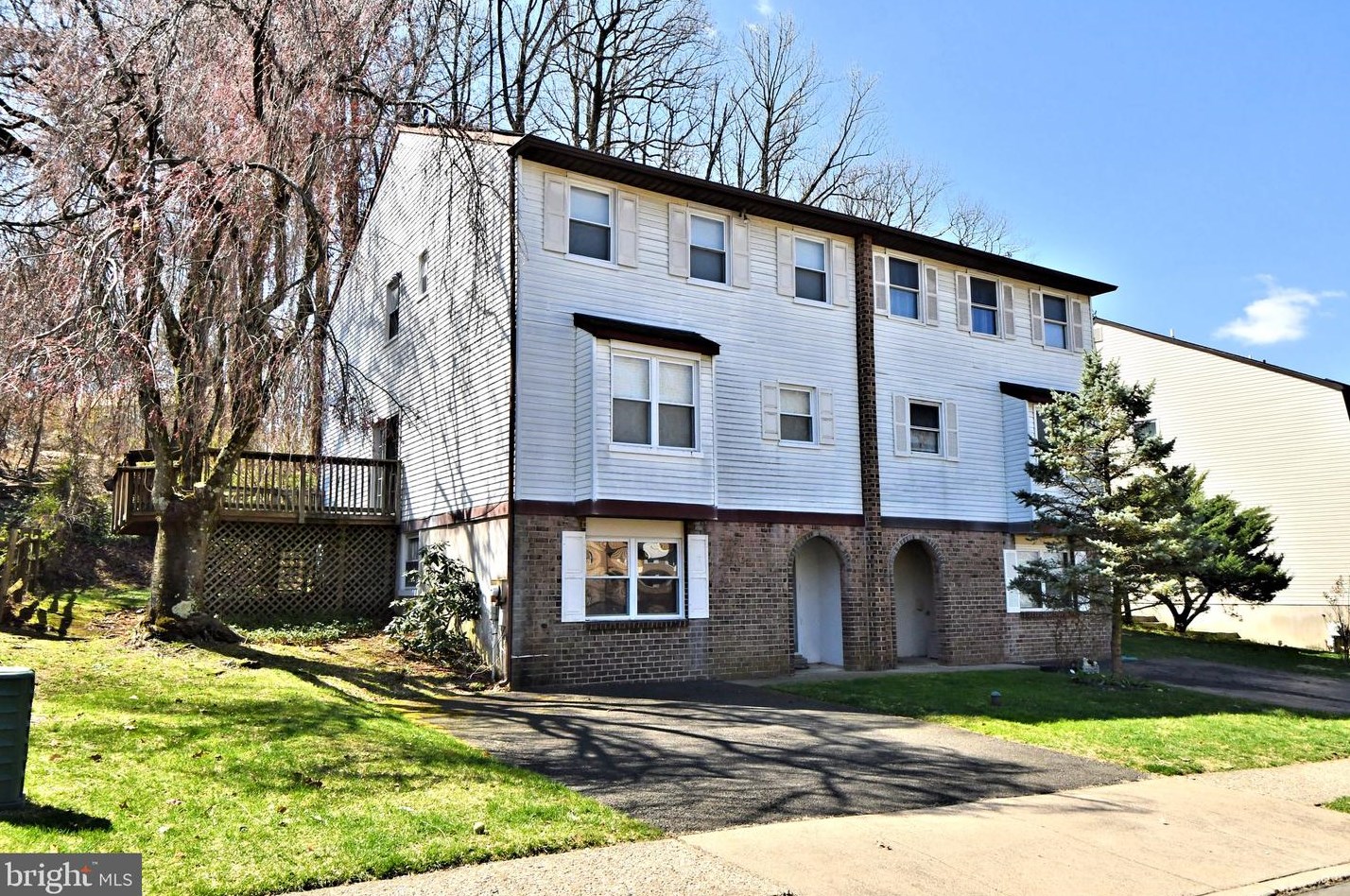 652 Valley Stream Cir, Langhorne, PA 19053