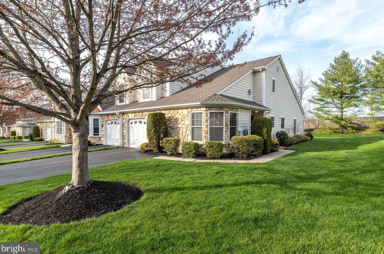 39 Ashley Dr, Warminster, PA 18974-6131