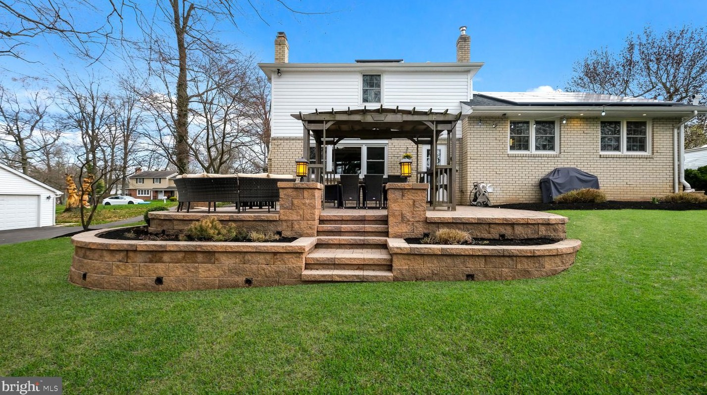 14 Rambler Dr, Southampton PA  18966-2035 exterior