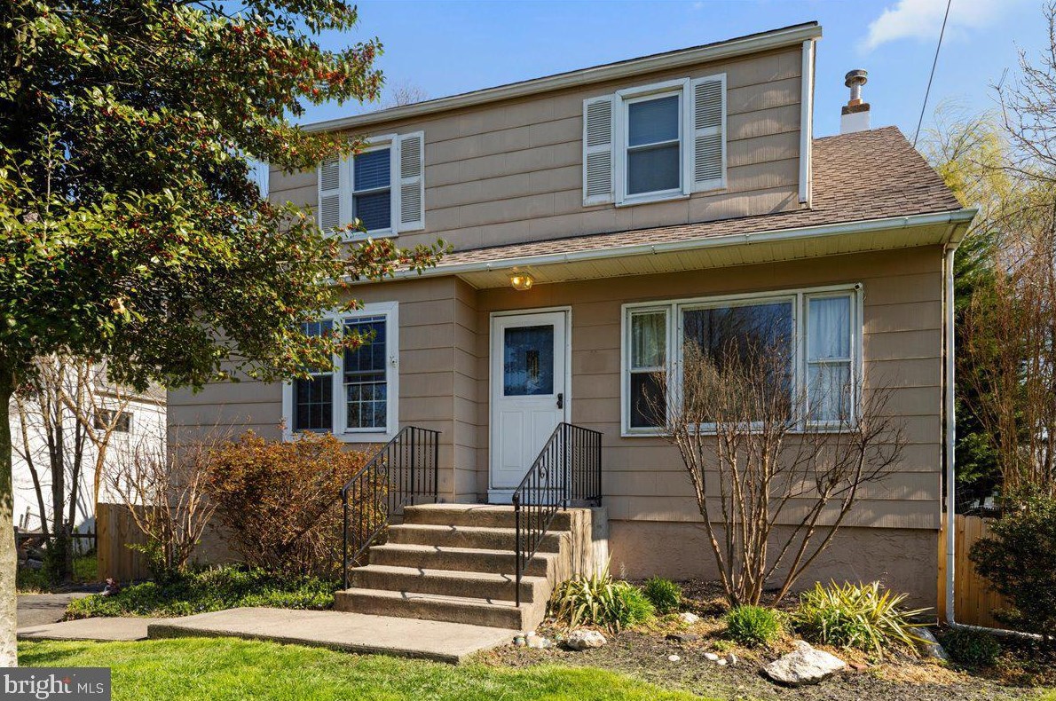 369 Beech St, Warminster, PA 18974-4732