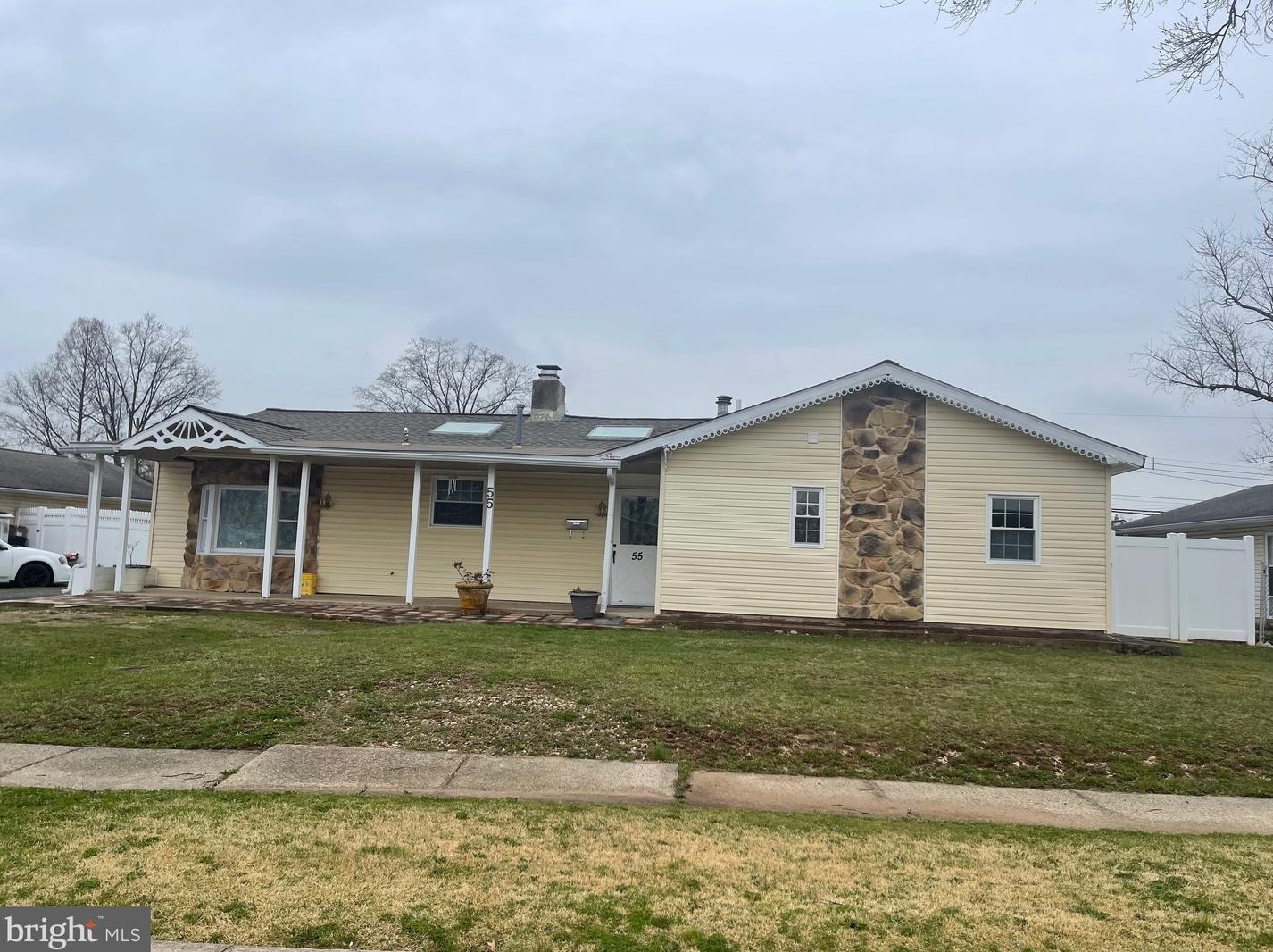 55 Thimbleberry Ln, Levittown, PA 19054