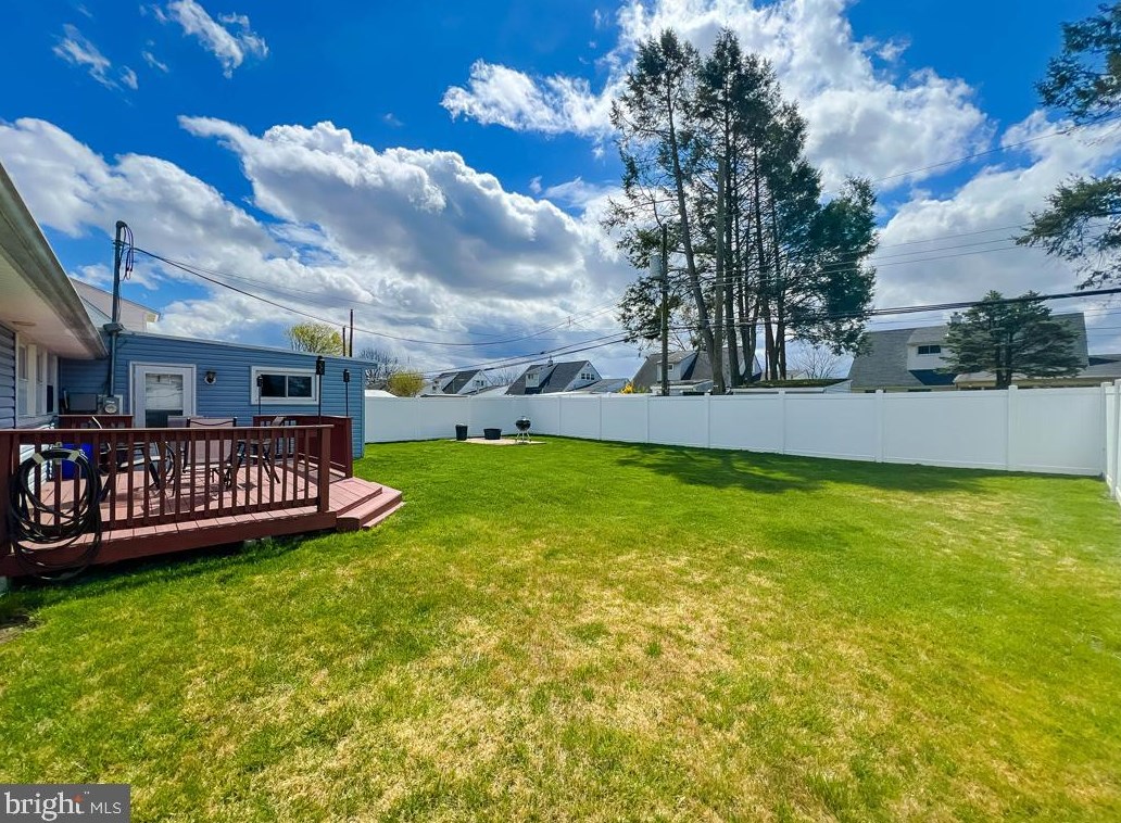 51 Pineneedle Rd, Levittown PA 19056-3509 exterior