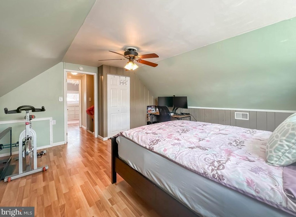 51 Pineneedle Rd, Levittown PA 19056-3509 exterior