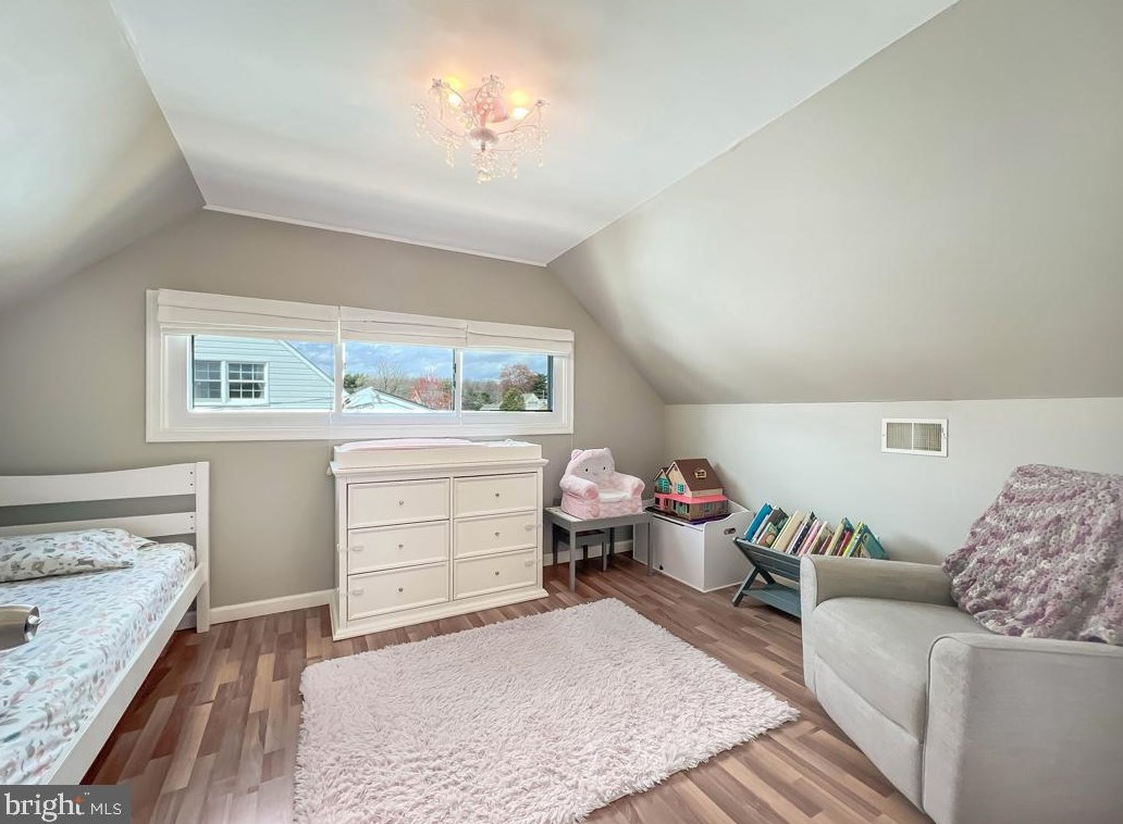 51 Pineneedle Rd, Levittown PA 19056-3509 exterior