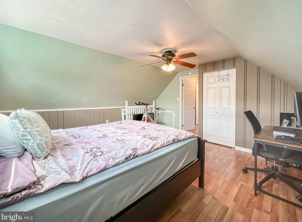 51 Pineneedle Rd, Levittown PA 19056-3509 exterior