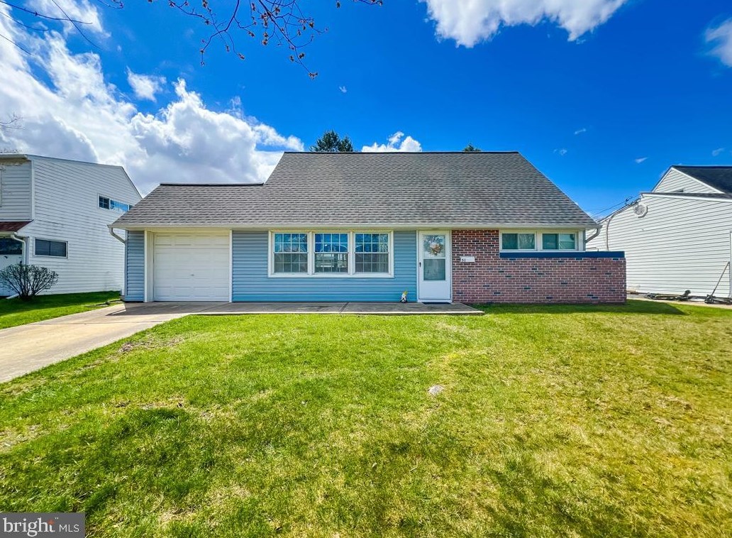 51 Pine Needle Rd, Levittown, PA 19056-3509