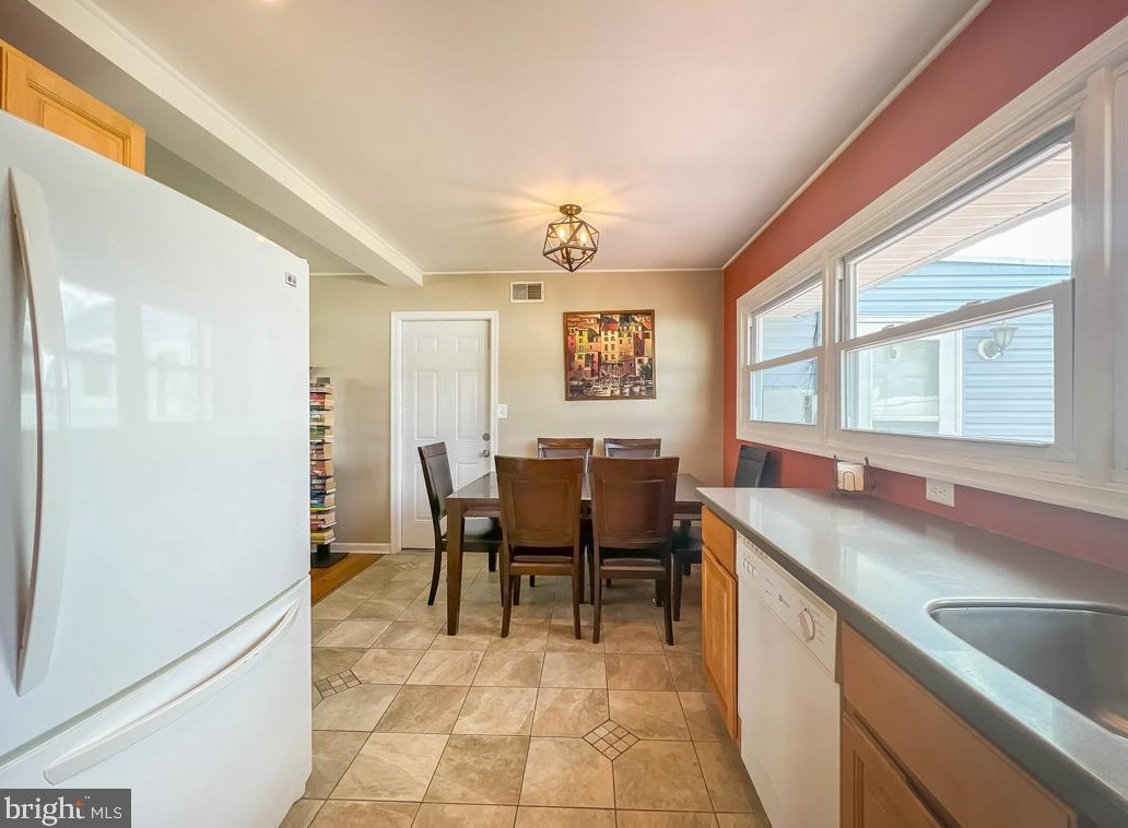 51 Pineneedle Rd, Levittown PA 19056-3509 exterior