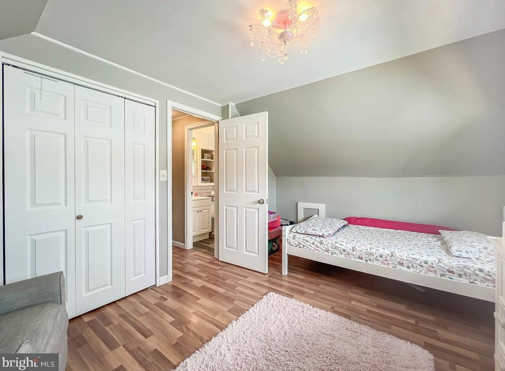 51 Pineneedle Rd, Levittown PA 19056-3509 exterior