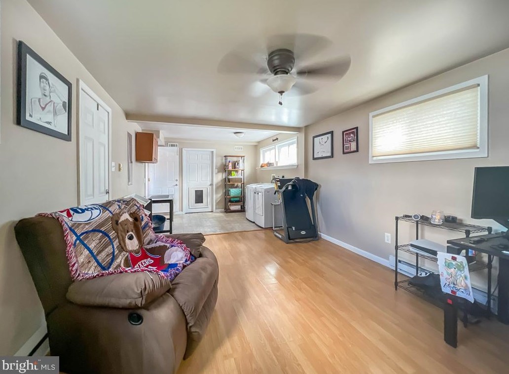 51 Pineneedle Rd, Levittown PA 19056-3509 exterior