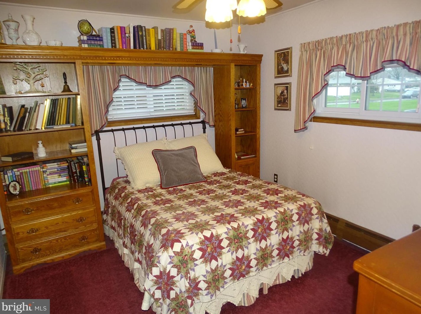 47 Tanglewood Ln, Levittown PA 19054-2205 exterior