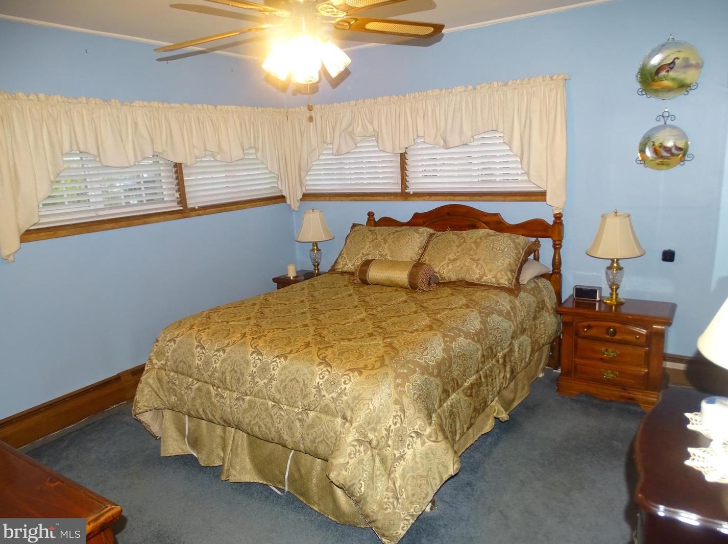 47 Tanglewood Ln, Levittown PA 19054-2205 exterior