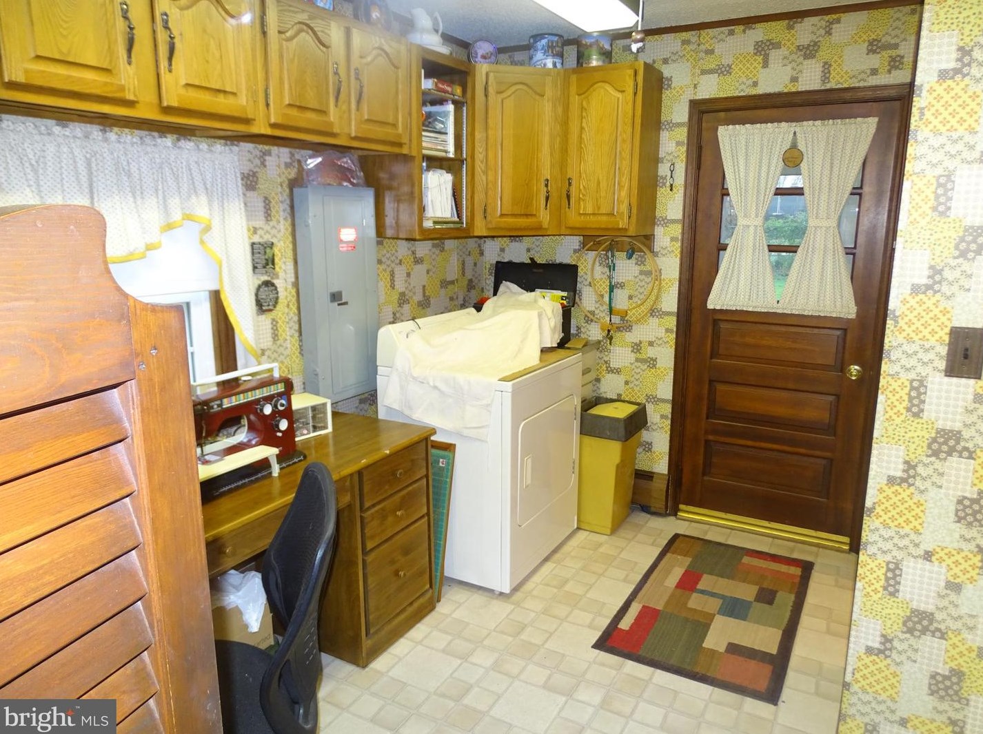 47 Tanglewood Ln, Levittown PA 19054-2205 exterior