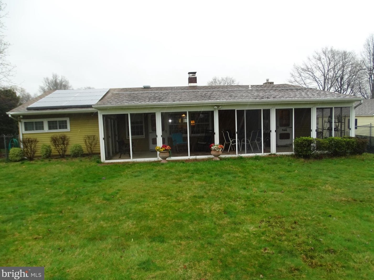 47 Tanglewood Ln, Levittown PA 19054-2205 exterior