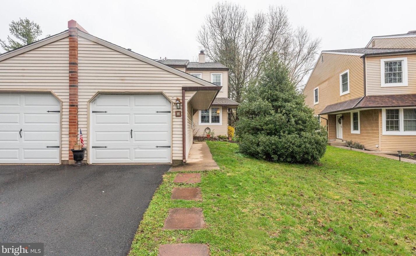 4 Stacey Dr, Gardenville, PA 18901