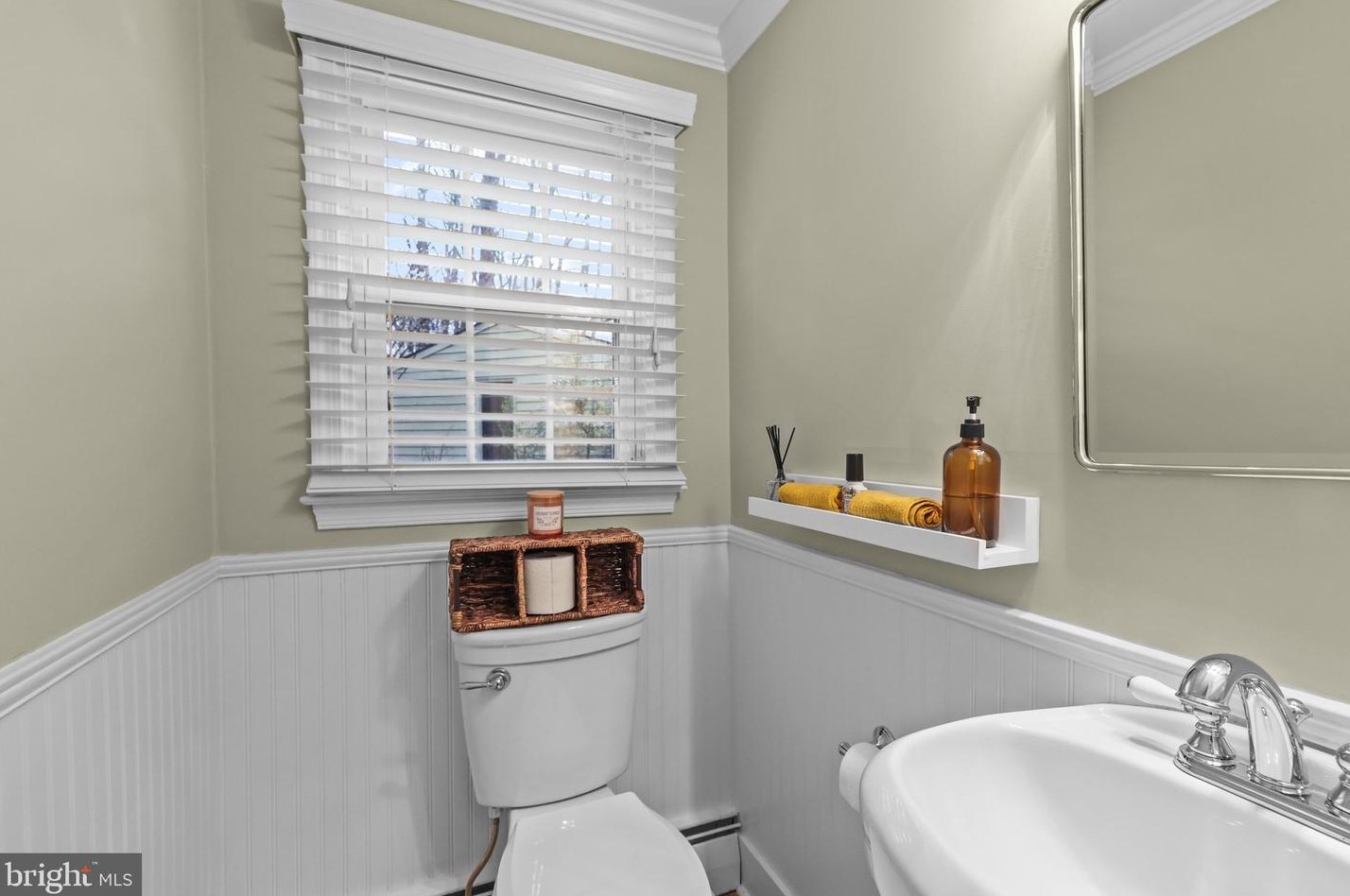 110 Windover Ln, Gardenville PA  18901-3220 exterior