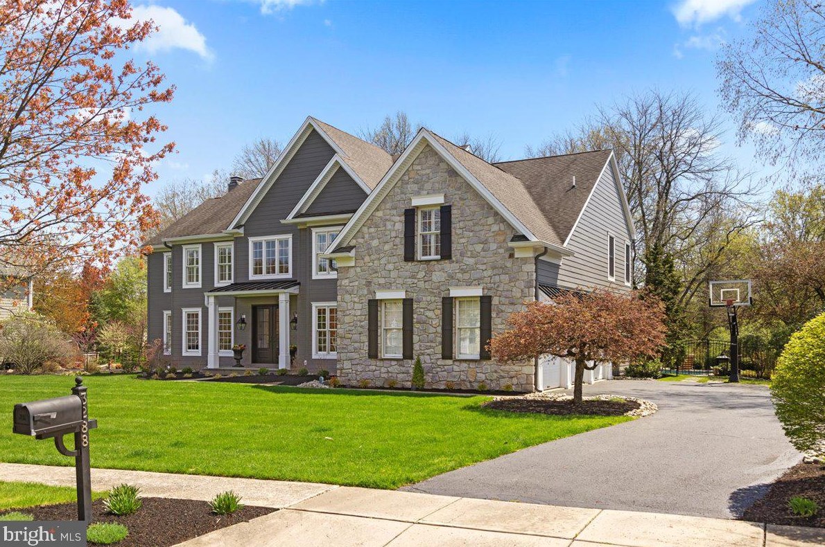 3288 Spruce Dr, Gardenville, PA 18902