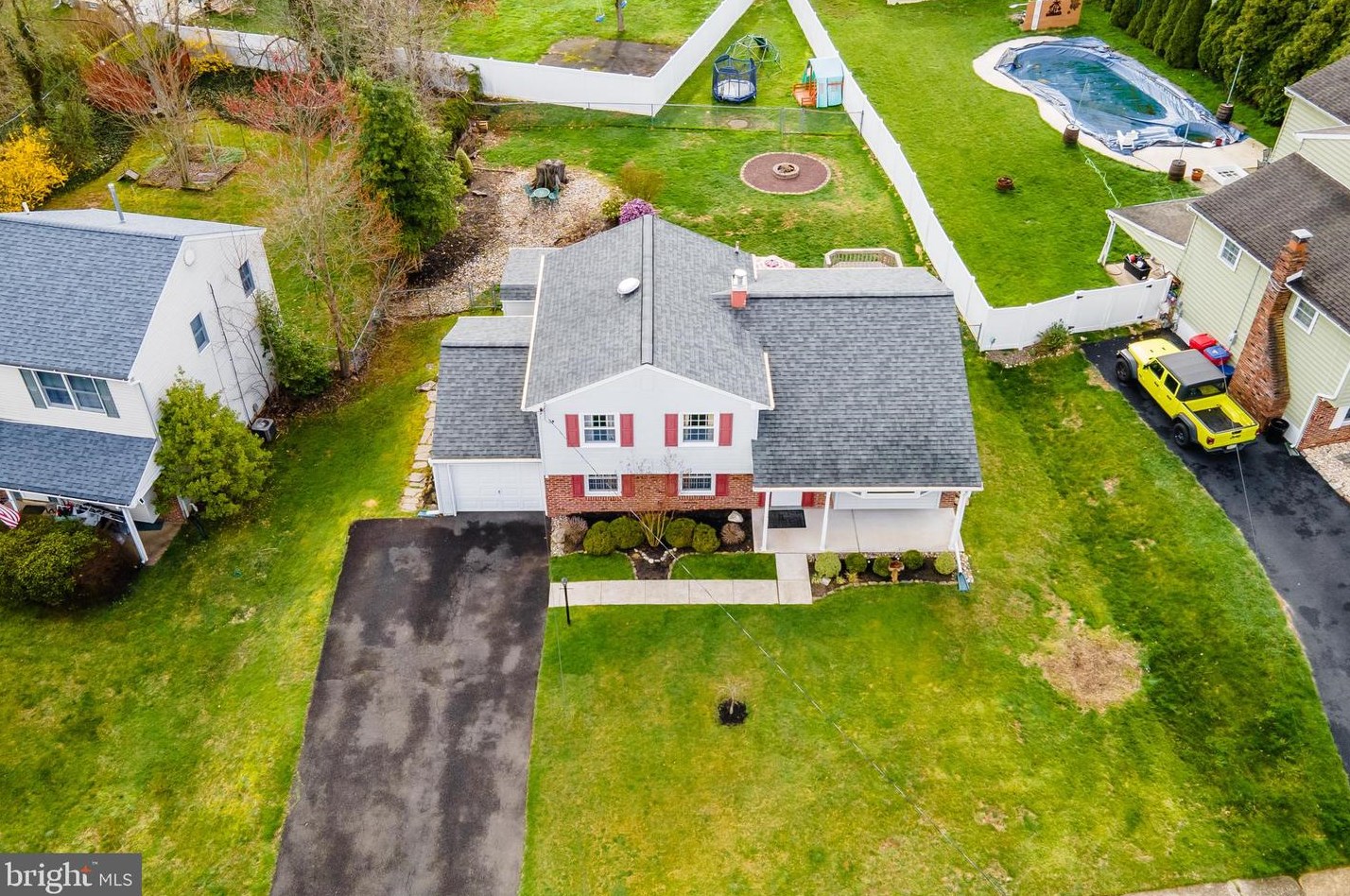 1233 Lynda Ln, Warminster PA  18974-1948 exterior