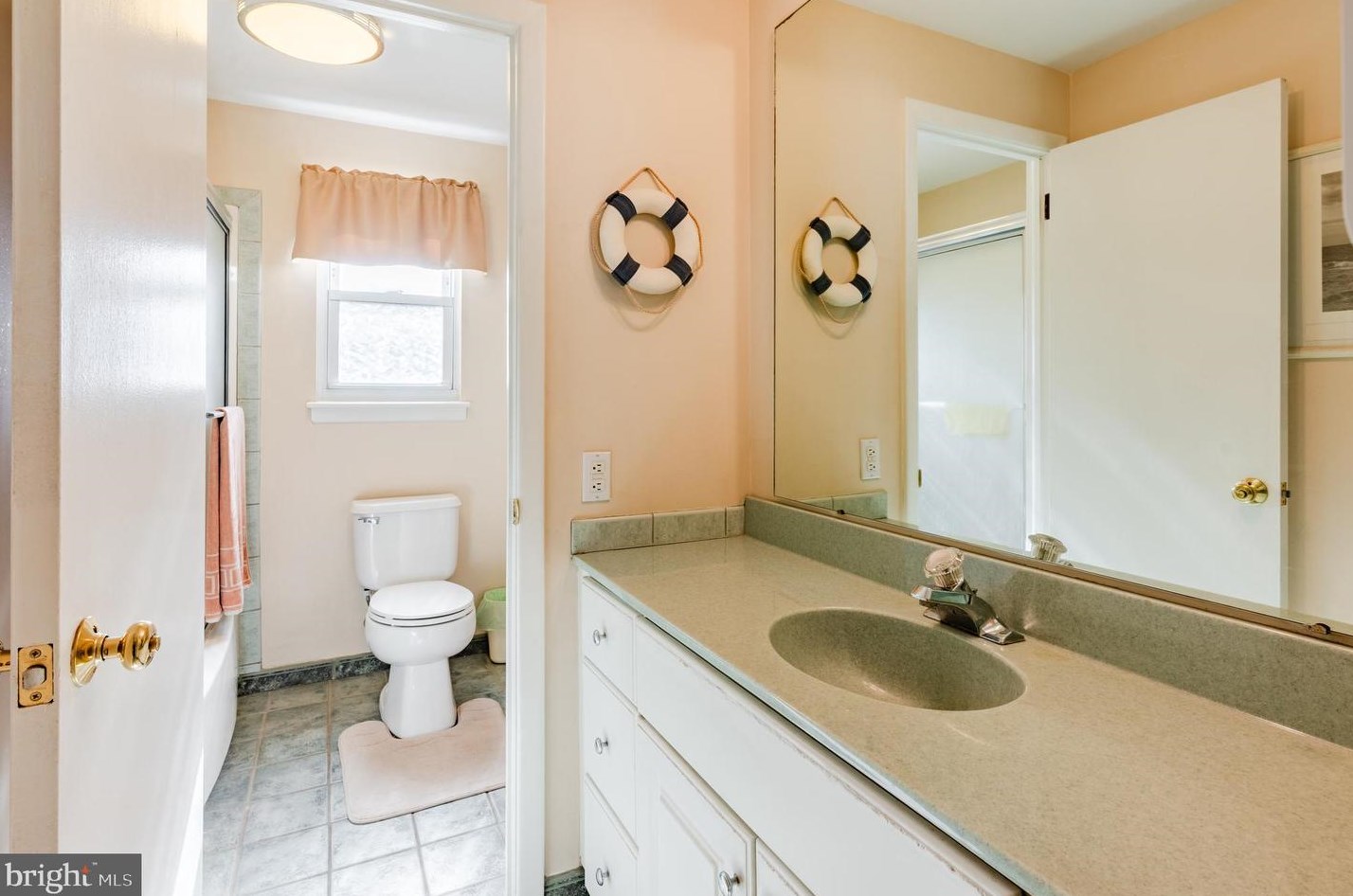 1233 Lynda Ln, Warminster PA  18974-1948 exterior