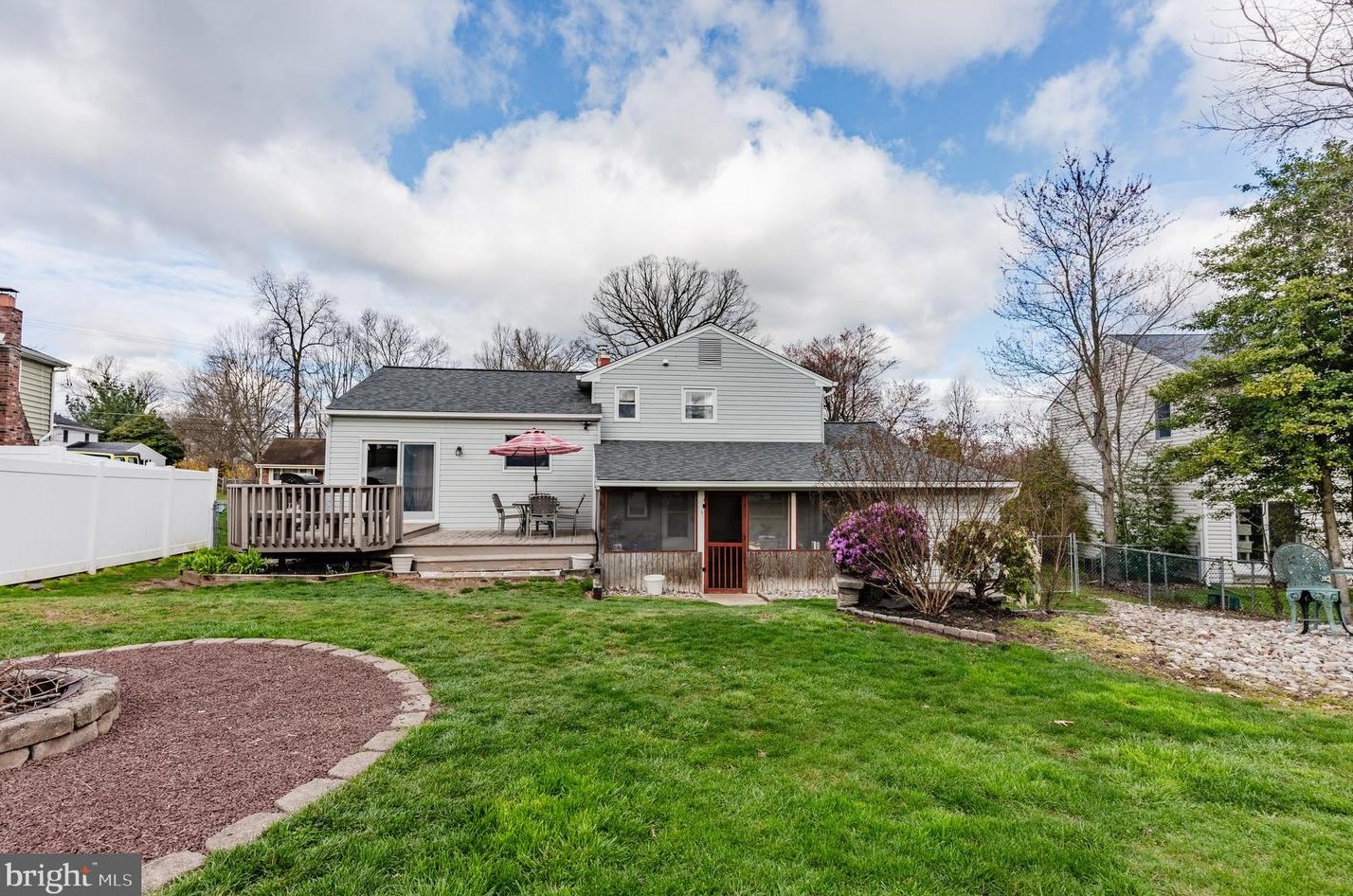 1233 Lynda Ln, Warminster PA  18974-1948 exterior