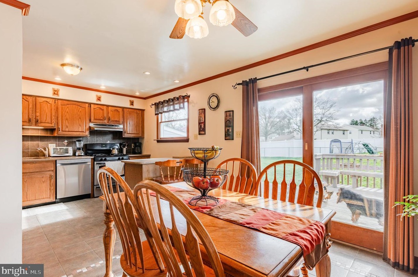 1233 Lynda Ln, Warminster PA  18974-1948 exterior