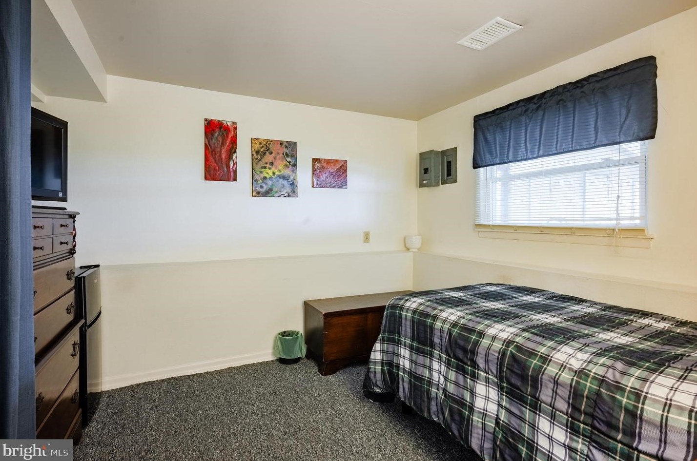 1233 Lynda Ln, Warminster PA  18974-1948 exterior