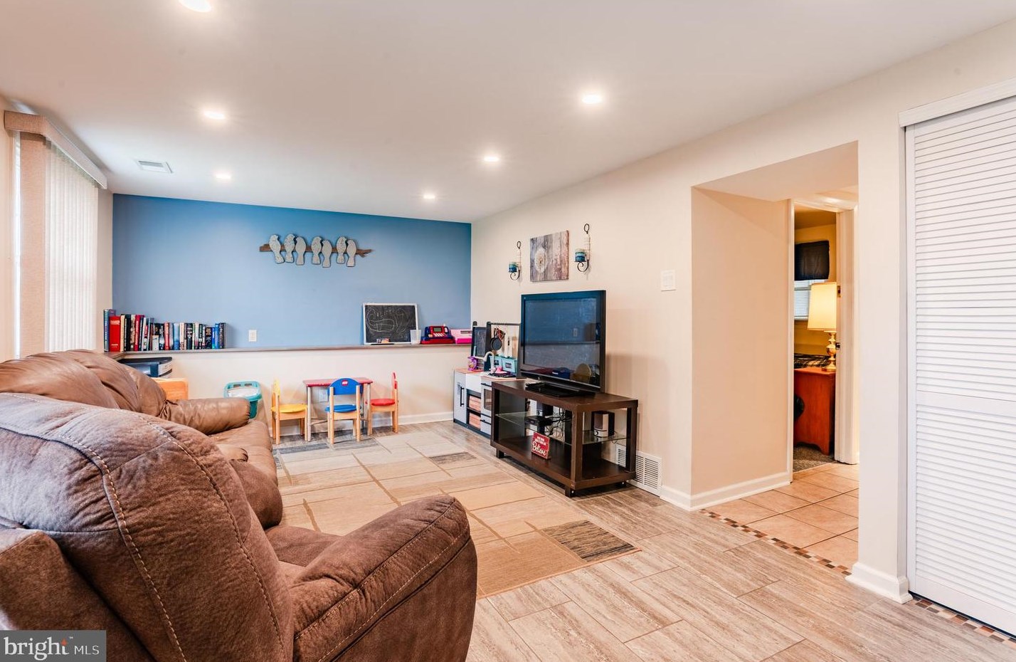 1233 Lynda Ln, Warminster PA  18974-1948 exterior