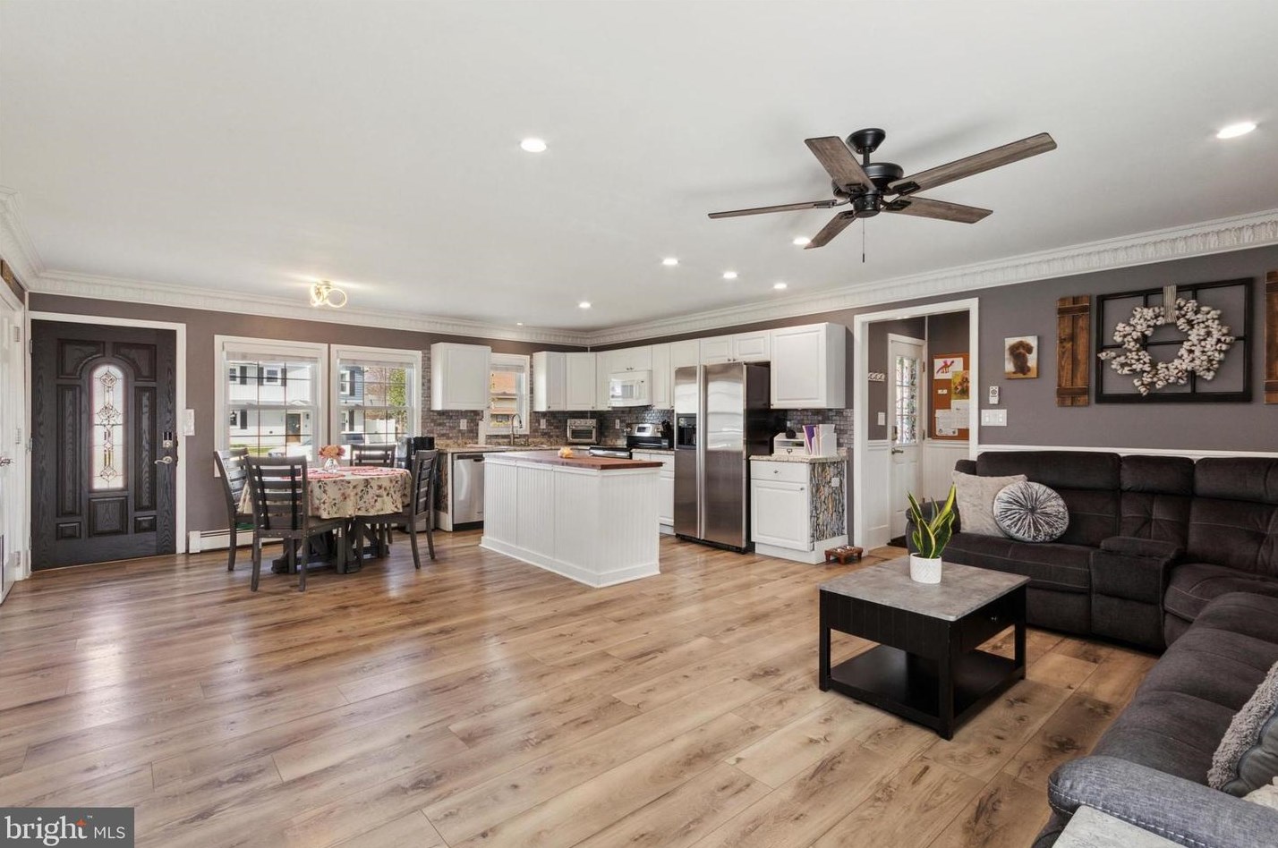 133 Elderberry Dr, Levittown, PA 19054